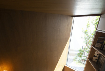 Takaaki Fuji + Yuko Fuji Architecture: Bay Window Tower House, Tokió. Fotó: Nishikawa Masao 