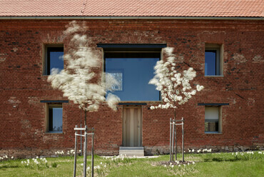 A Sýpka Arnoštov vendégház kialakítása egy régi magtárból, Tervező: ORA, 2020., Fotó: BoysPlayNice, A tervező iroda jóváhagyásával