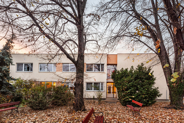 A Spiró Éva által tervezett Nyugdíjasok Háza a Budafoki Kísérleti Lakótelepen. Fotó: Gulyás Attila