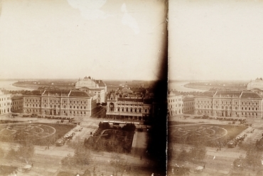 Szeged, Széchenyi tér a Városháza tornyából nézve, balra a Törvényszéki Palota. A felvétel 1894-ben készült. Forrás: Fortepan/Kiss László