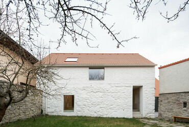 Atelier 111 Architekti: Kozina House, Trhové Sviny, Csehország. Fotó: Alex Shoots Buildings