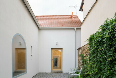 Atelier 111 Architekti: Kozina House, Trhové Sviny, Csehország. Fotó: Alex Shoots Buildings