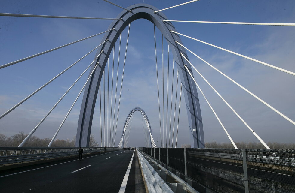 Az új tiszaugi Tisza-híd az átadás napján, 2021. december 15-én. MTI/Bús Csaba