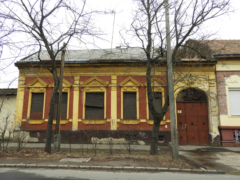 Az eredeti épület, Hét lakásos társasház Debrecenben, egy régi cívisház telkén, Tervező: D4 Építész Stúdió
