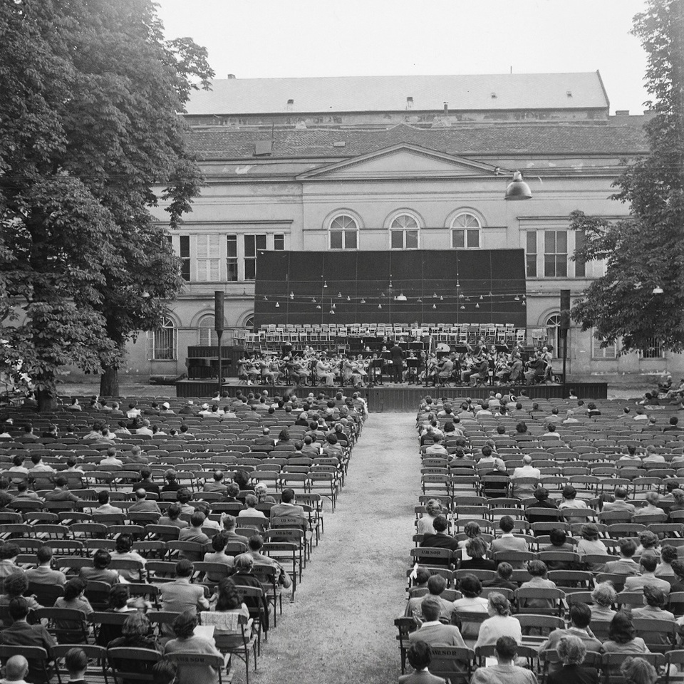 Koncert a Károlyi-kertben, 1961-ben. Fotó: Fortepan / Kotnyek Antal