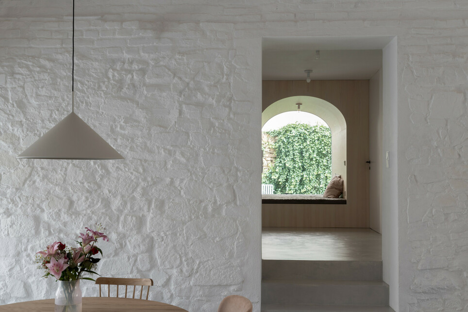 Atelier 111 Architekti: Kozina House, Trhové Sviny, Csehország. Fotó: Alex Shoots Buildings
