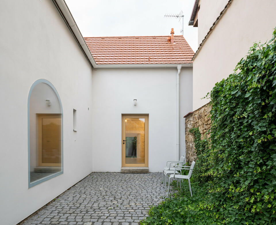 Atelier 111 Architekti: Kozina House, Trhové Sviny, Csehország. Fotó: Alex Shoots Buildings