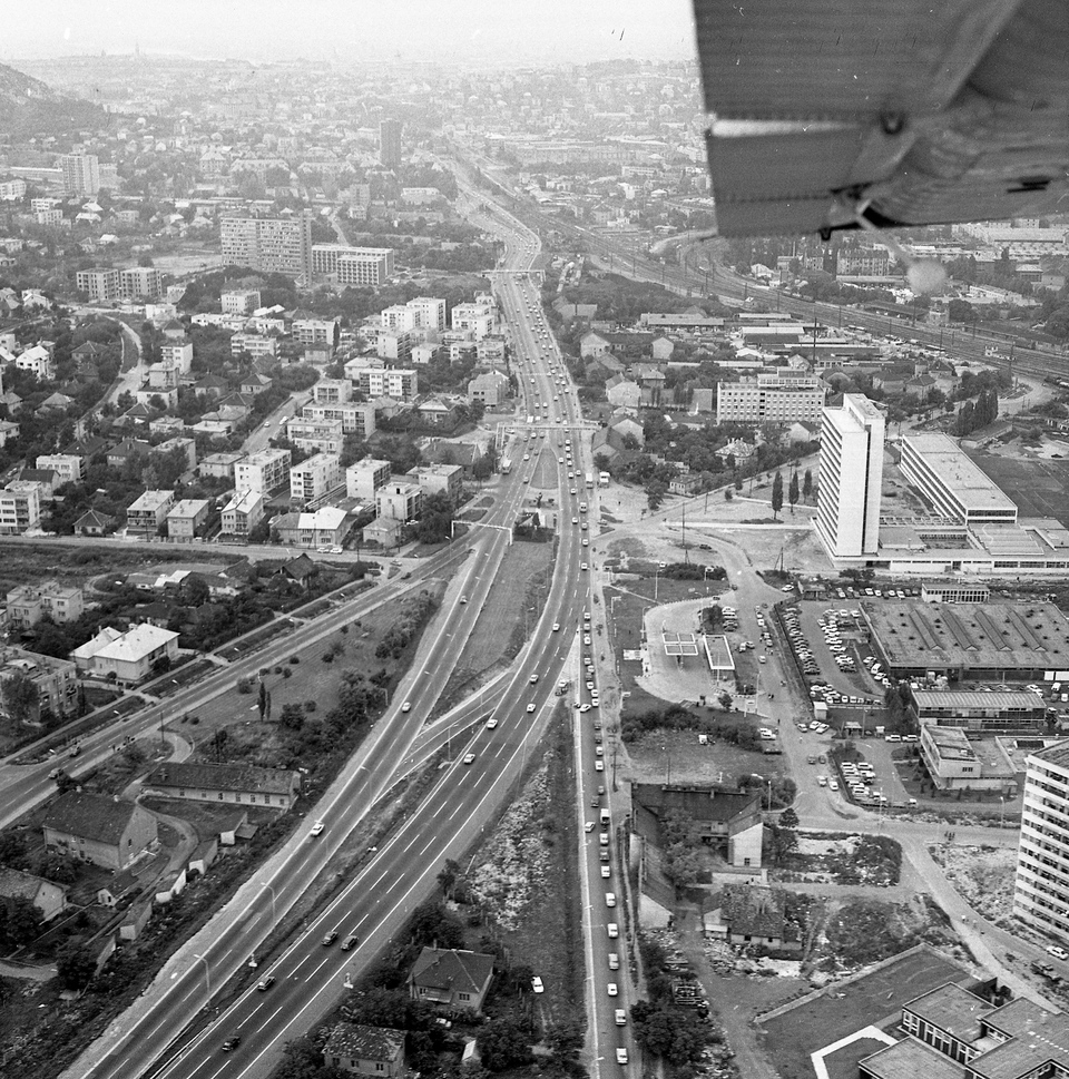 Légifotó az M1-M7 közös szakaszáról és a Budaörsi út környékéről, 1978. Forrás: Fortepan / Magyar Rendőr