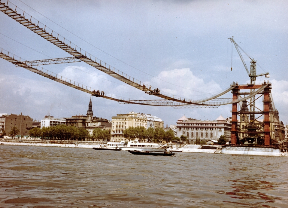 Ez már 1963 – épül az Erzsébet híd. Fotó: Fortepan, Bujdosó Géza