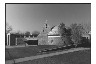 Magyar Szentek Templom, fotó: Péteri Balázs (1996)