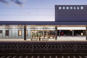 Gödöllői vasútállomás – Hajnal Építész Iroda Kft. – fotó: Török Tamás