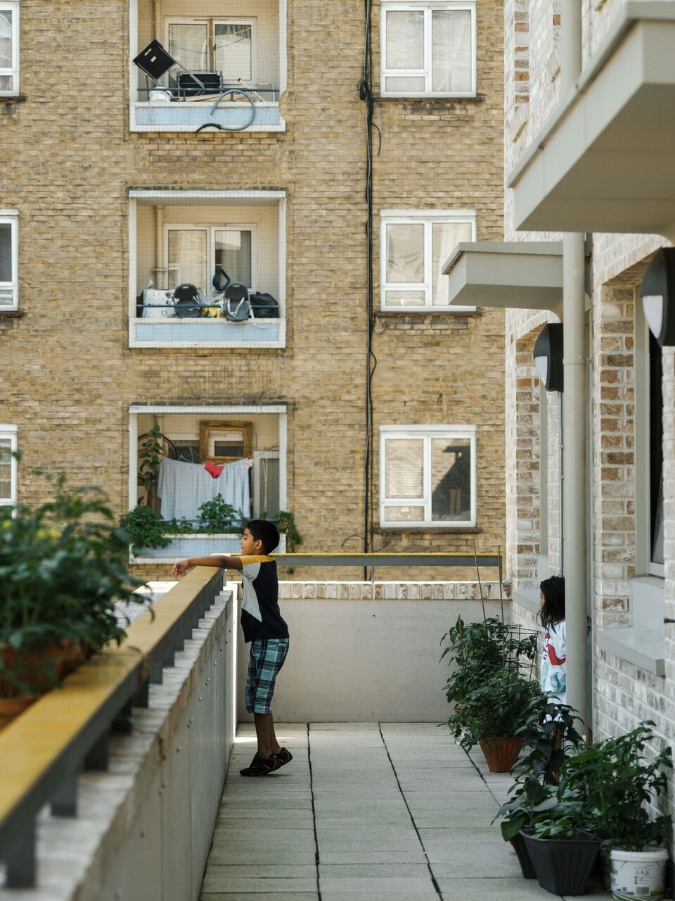 Kirkfell önkormányzati bérház, Camden, London – Tervező: Mae Architects – Fotó: Stäle Eriksen és Tim Crocker