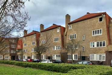 De Dageraad, Amsterdam (1920-1925). Építész: M. De Klerk & P.L. Kramer. Fotó: Marc Bukman