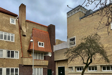 De Dageraad, Amsterdam (1920-1925). Építész: M. De Klerk & P.L. Kramer. Fotó: Marc Bukman