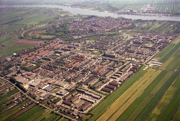 Schoonhoven-Észak városrész madártávlatból, háttérben a történeti városmaggal. Forrás: Marc Bukman