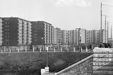 Árpád híd pesti hídfő a Népfürdő utcánál, 1966. Forrás: Fortepan / Magyar Rendőr