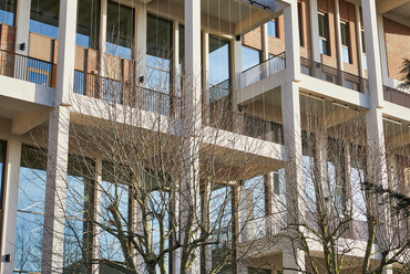 Kingston Egyetem, Town House – Tervező: Grafton Architects – Fotó: Ed Reeve, Dennis Gilbert, Alice Clancy