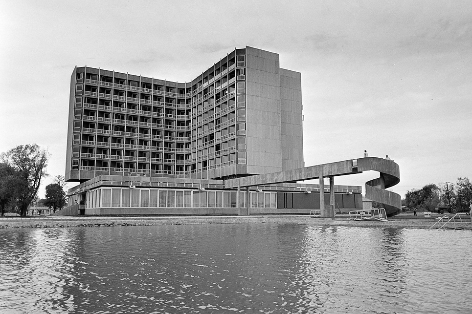 A Helikon szálló egy 1971-es felvételen. Forrás: Fortepan / Bauer Sándor