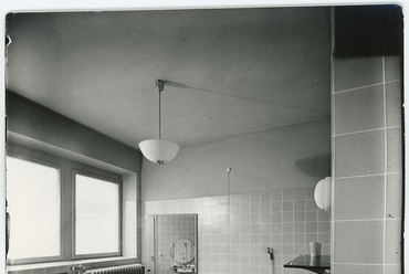Fürdőszoba a Walter Rózsi-villa 2. emeletén. 1936 körül. Seidner Zoltán fotója. MÉM MDK Fotótár