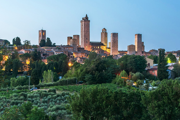 A legtöbb, ma is álló toronnyal büszkélkedő város a Firenzétől délnyugatra fekvő San Gimignano, ahol a több mint hetven közül, többé-kevésbé ép formában 13 torony élte meg a mai időket.