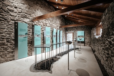 A Balaton vára kiállítás, Szigliget, tervező: Konkrét Stúdió, fotó: Ancza Krisztina