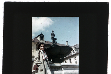 Az 1954-es csehszlovák tanulmányúton készített diafelvétel, Cs. Juhász Sára (Cs. Juhász Sára-hagyaték, magántulajdon)