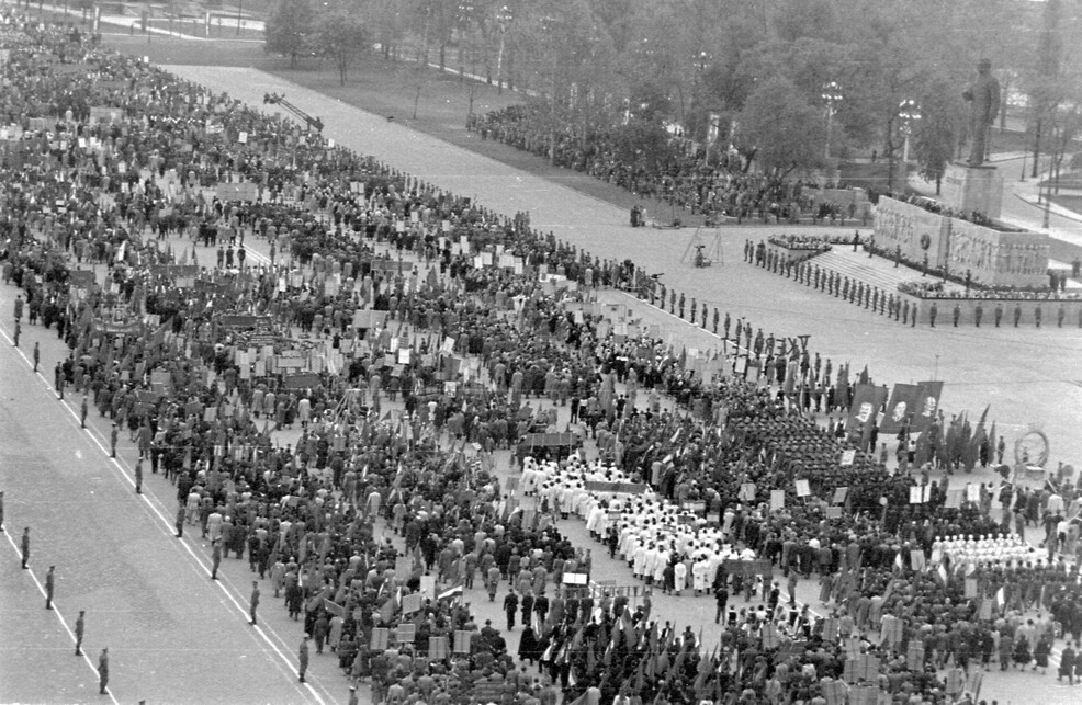 Felvonulási tér, 1953. május 1. – forrás: Fortepan