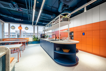 A Bosch Innovációs Kampusz Bp 106-os épületének megújulása, Belsőépítészet: UPPER Design, Fotó: Hlinka Zsolt