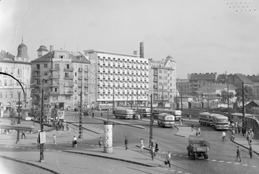 fortepan_96989 Boráros tér, a Petőfi híd pesti hídfőjétől a Soroksári út felé nézve, 1963. Forrás Fortepan/UVATERV