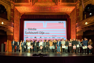 Média Építészeti Díja 2021, a díjazottak az Uránia színpadán – fotó: Gulyás Attila