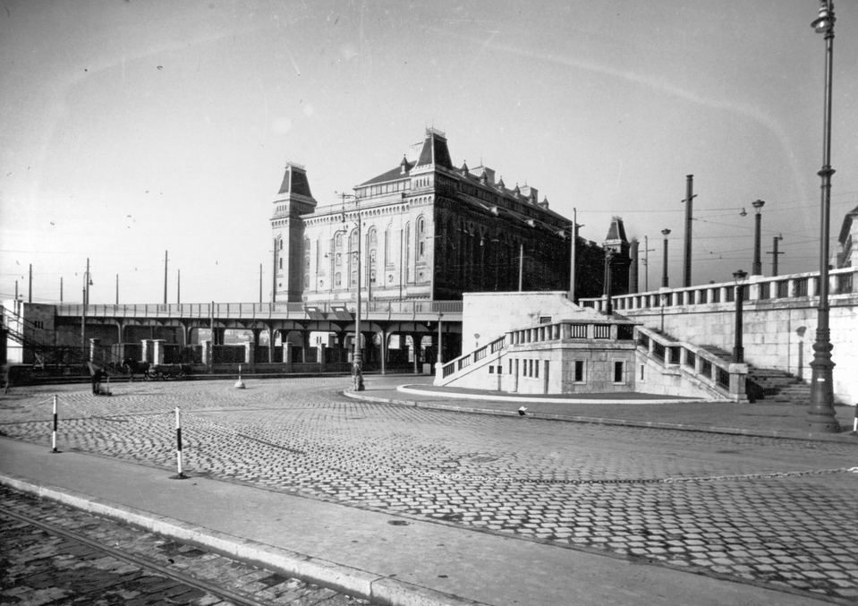 04 Boráros tér, háttérben az Elevátor-ház, 1940. Forrás: FORTEPAN / Ferencvárosi Helytörténeti Gyűjtemény