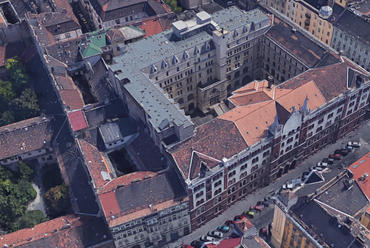 Az egykori BÁV-székház épülete felülnézetből. Forrás: Google Maps