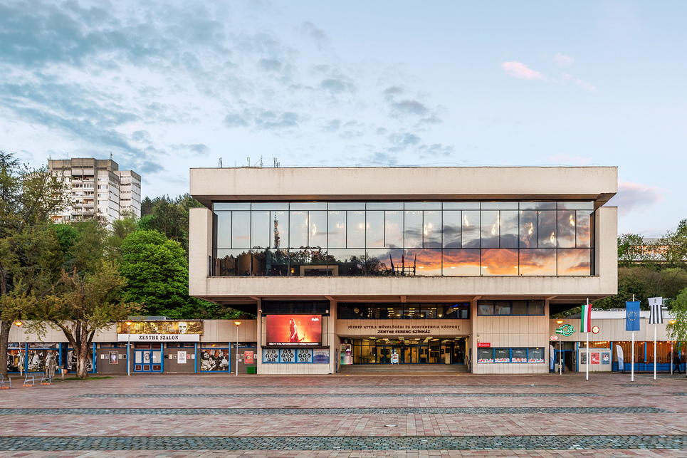 A mai József Attila Művelődési és Konferencia Központ, Tervező: Szrogh György, Közti, 1966, Fotó: Gulyás Attila