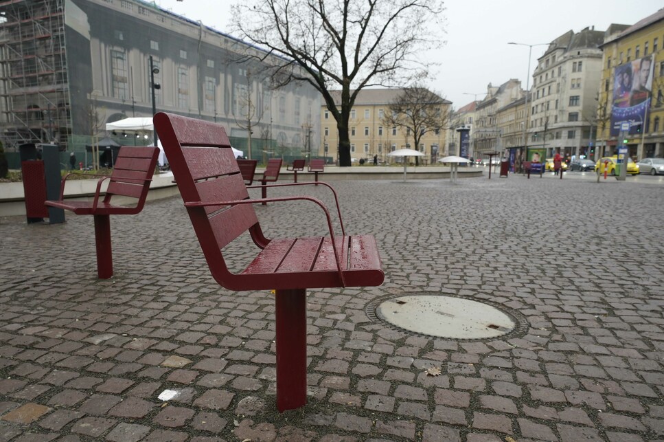 A felújított fővárosi Blaha Lujza tér az átadás napján, 2022. december 10-én. MTI/Koszticsák Szilárd