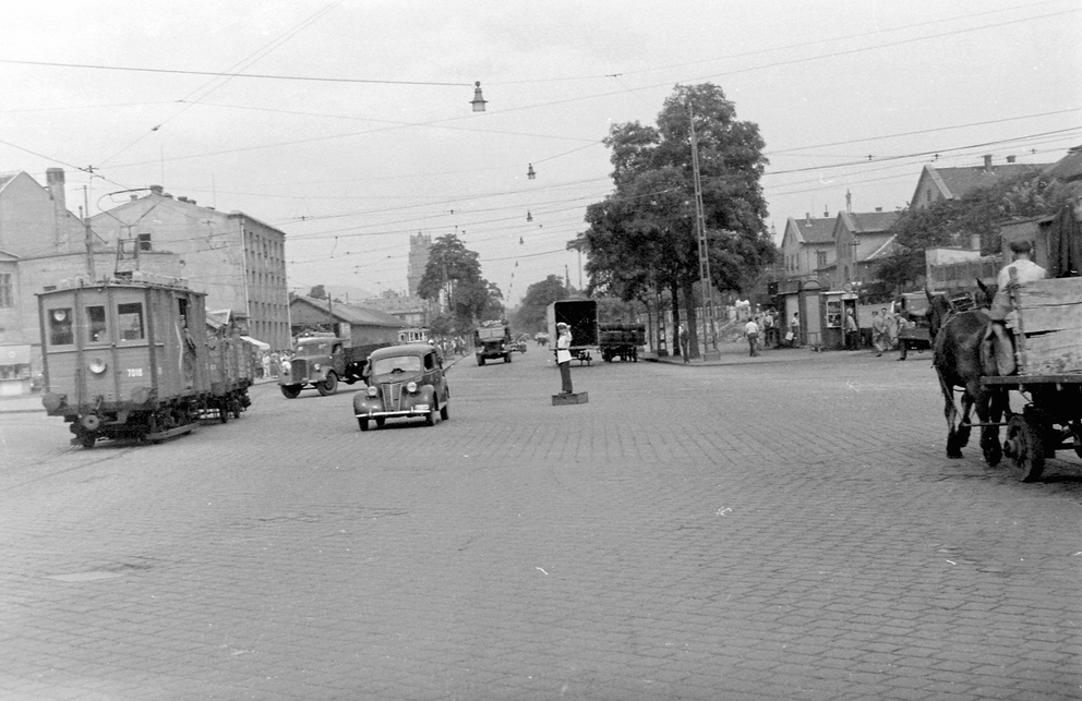 Orczy tér a Fiumei út felé nézve, jobbra a Józsefvárosi pályaudvar, 1954. Forrás: Fortepan / Magyar Rendőr