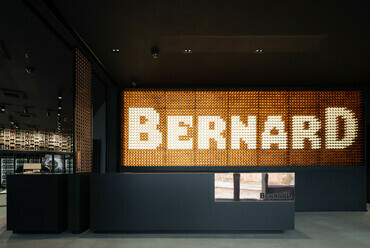 A Bernard sörfőzde látogatóközpontja, Humpolec, Csehország, Tervező:  B² Architecture, Fotó: Alex Shoots Buildings