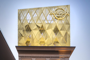 Hard Rock Hotel Budapest – generál építészeti tervezés: Stúdió’100 –  homlokzati perforáció tervezése, megvalósulás támogatása: S39 Hybrid Design –  fotó: Bujnovszky Tamás