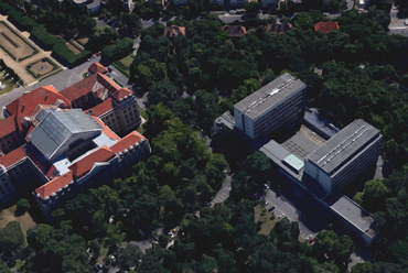 A Kémia épület tömbje felülnézetből. Forrás: Google Maps