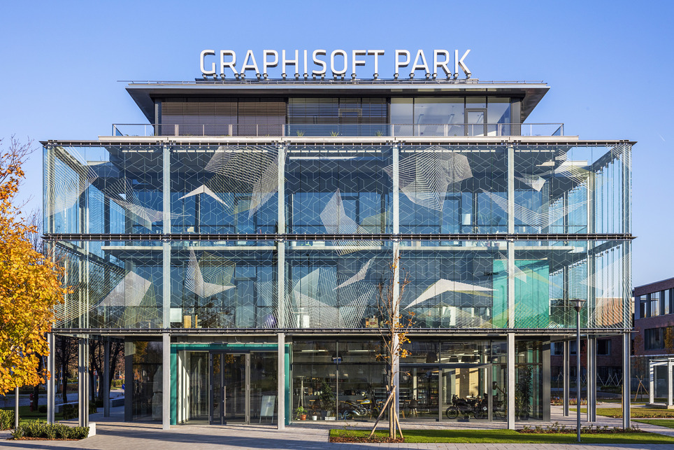 Graphisoft park fogadóépület – generál építészeti tervezés: Radius B+S – homlokzati grafika és gyártásfelügyelet: S39 Hybrid Design – fotó: Bujnovszky Tamás