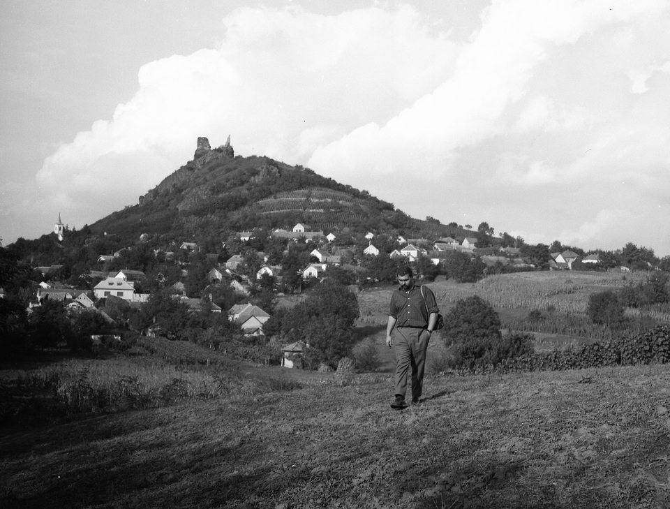Szigliget, a várrom látképe a Hálás-tető felől, 1970. / Forrás: Fortepan 60481, Gárdos György