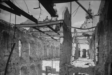 A palota elpusztult belsejének részlete 1945-ben, Forrás: deutschefotothek.de