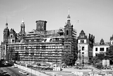 Építkezés 1988-ban, Forrás: Wikimedia Commons, Felhasználó: Jörg Blobelt