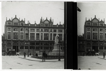 fortepan_27696: Ferenciek tere (Kígyó tér), Párizsi udvar, előtte Werbőczy István szobra, 1912. Forrás: Fortepan / Schoch Frigyes