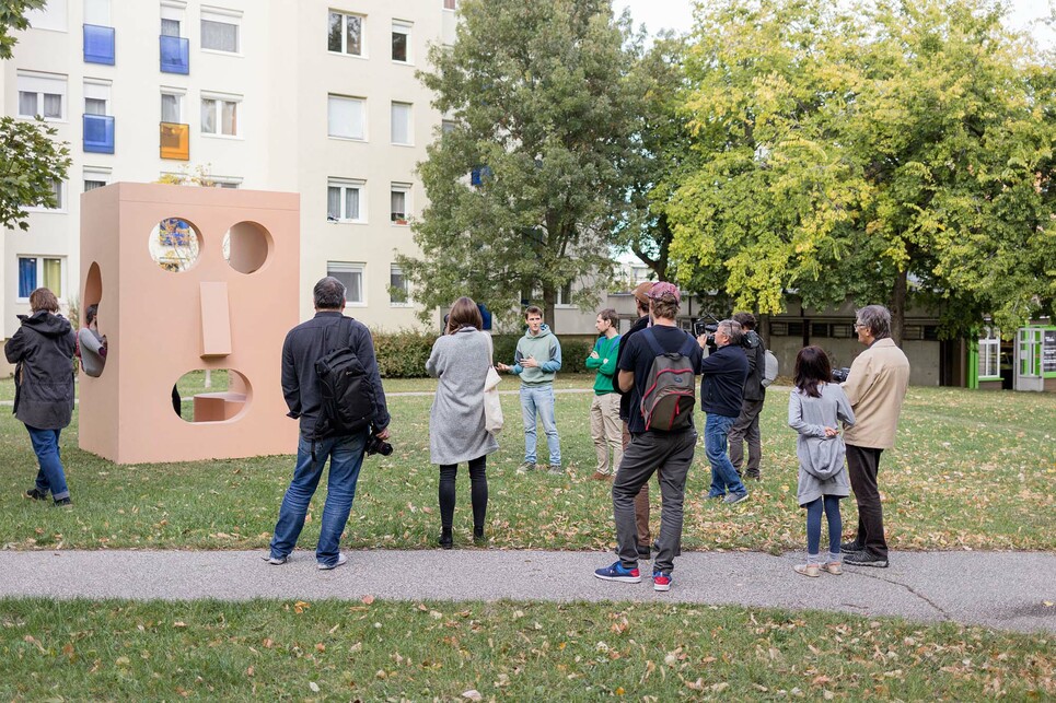 Paradigma Ariadné - Az arc a medence a két torony és egy rom kiállítás