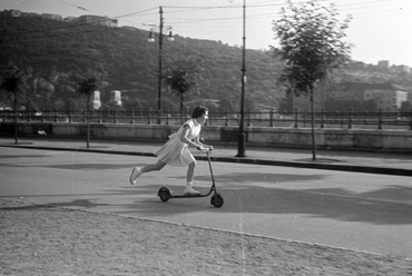 Dunakorzó, háttérben a Gellért-hegy, 1955. Forrás: Fortepan / Bojár Sándor