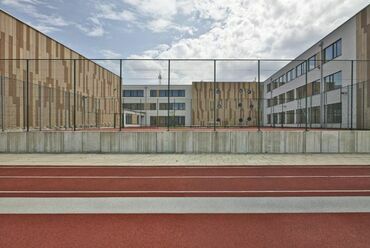 Dopiewo új középiskolája – tervező: FrontArchitects  – forrás: Lambda Systeme Kft.