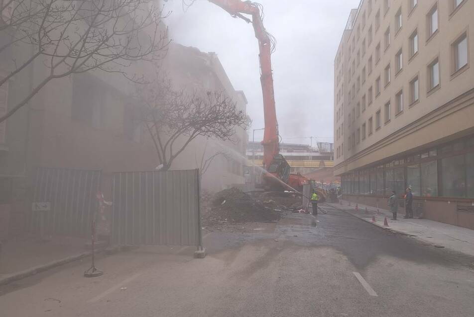 Leállította a kormányhivatal az egykori Modiano-gyár épületének bontását