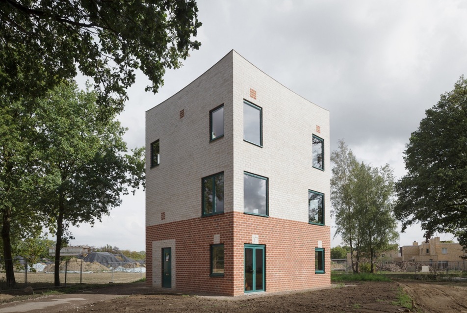 Egy kritikai újregionalizmus lehetősége: Job Floris nem tipikusan holland és többértelmű építészetéről