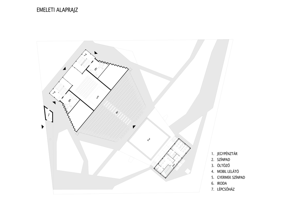 Emeleti alaprajz - A4 Studio: Kultkikötő szabadtéri színpadja.