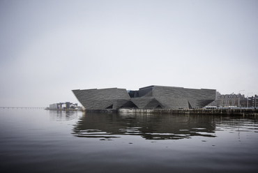 V&A Dundee, Dundee, Skócia / Kengo Kuma and Associates / Fotó: © Hufton+Crow via Archdaily